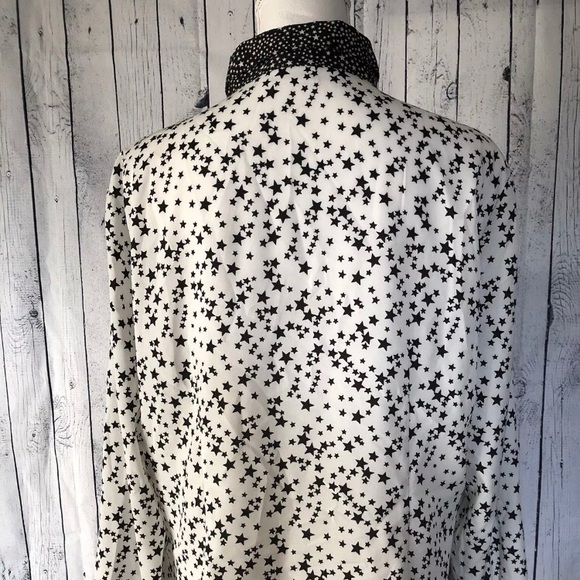 ✨ SALE✨ New York & Company Blouse With Starts - Picture 3 of 8